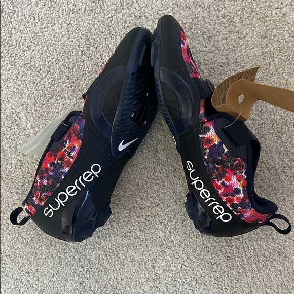 Women’s Nike Spin/Cycle Shoes- 9.5 - Picture 2 of 8